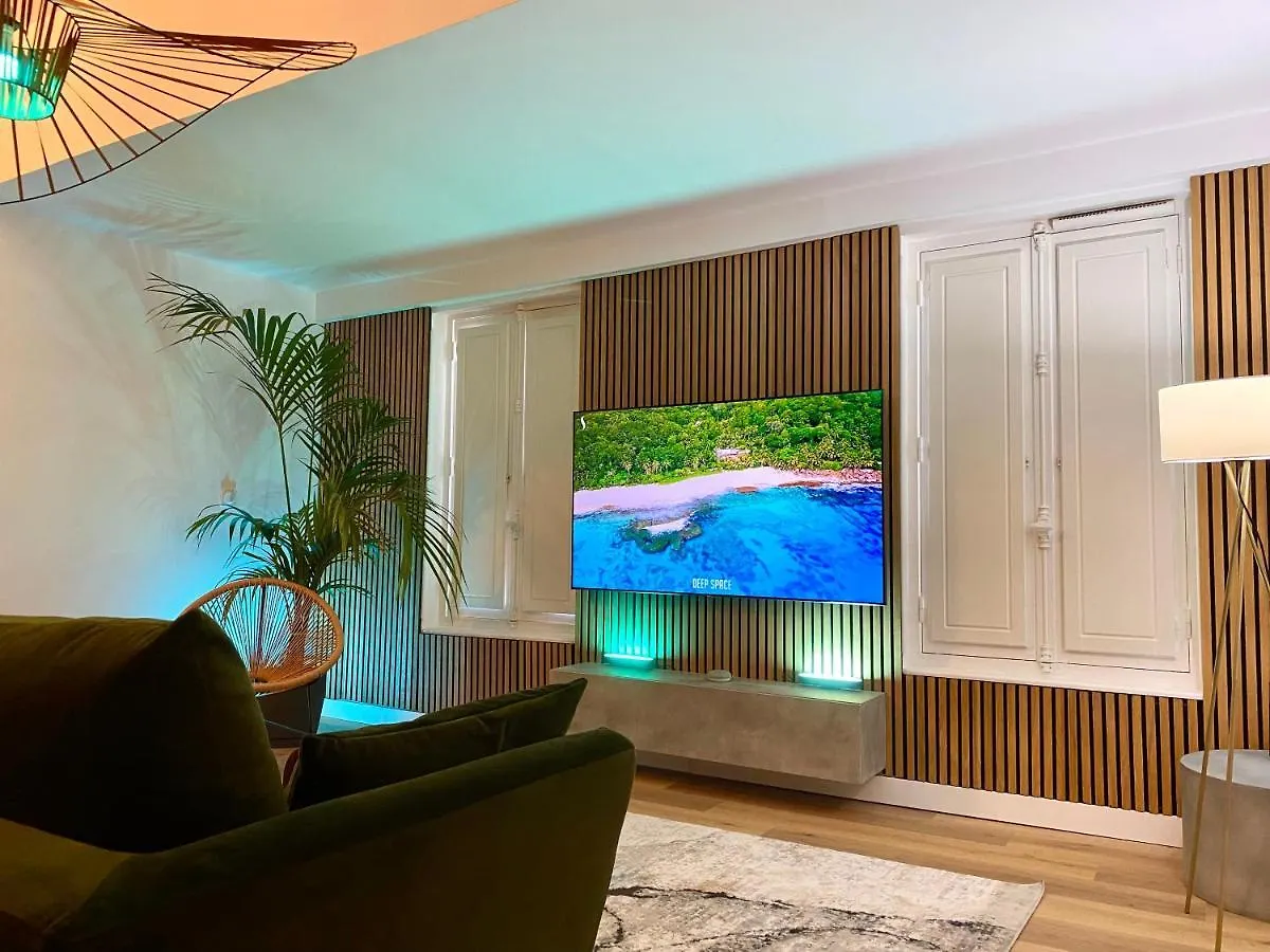 Sv - L\'Experience Design Duplex In Marseille location